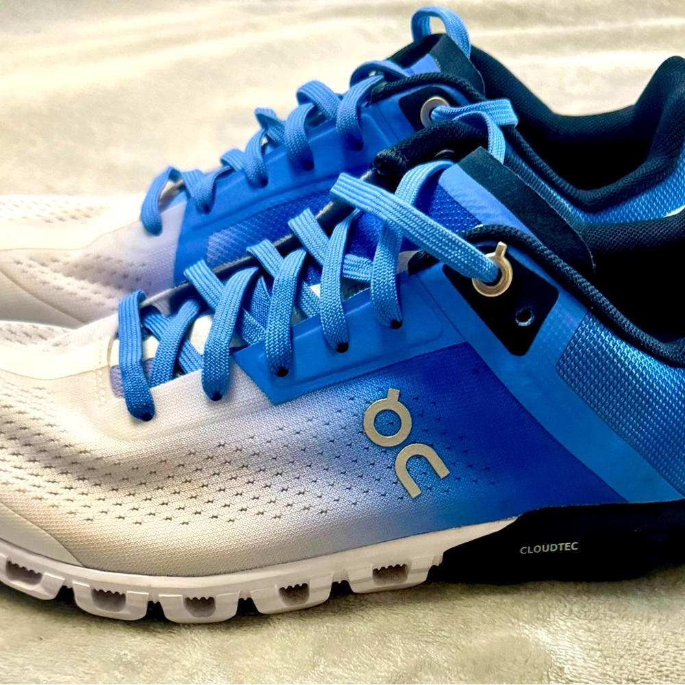 Women’s OnCloud Cloudflow size 7.5